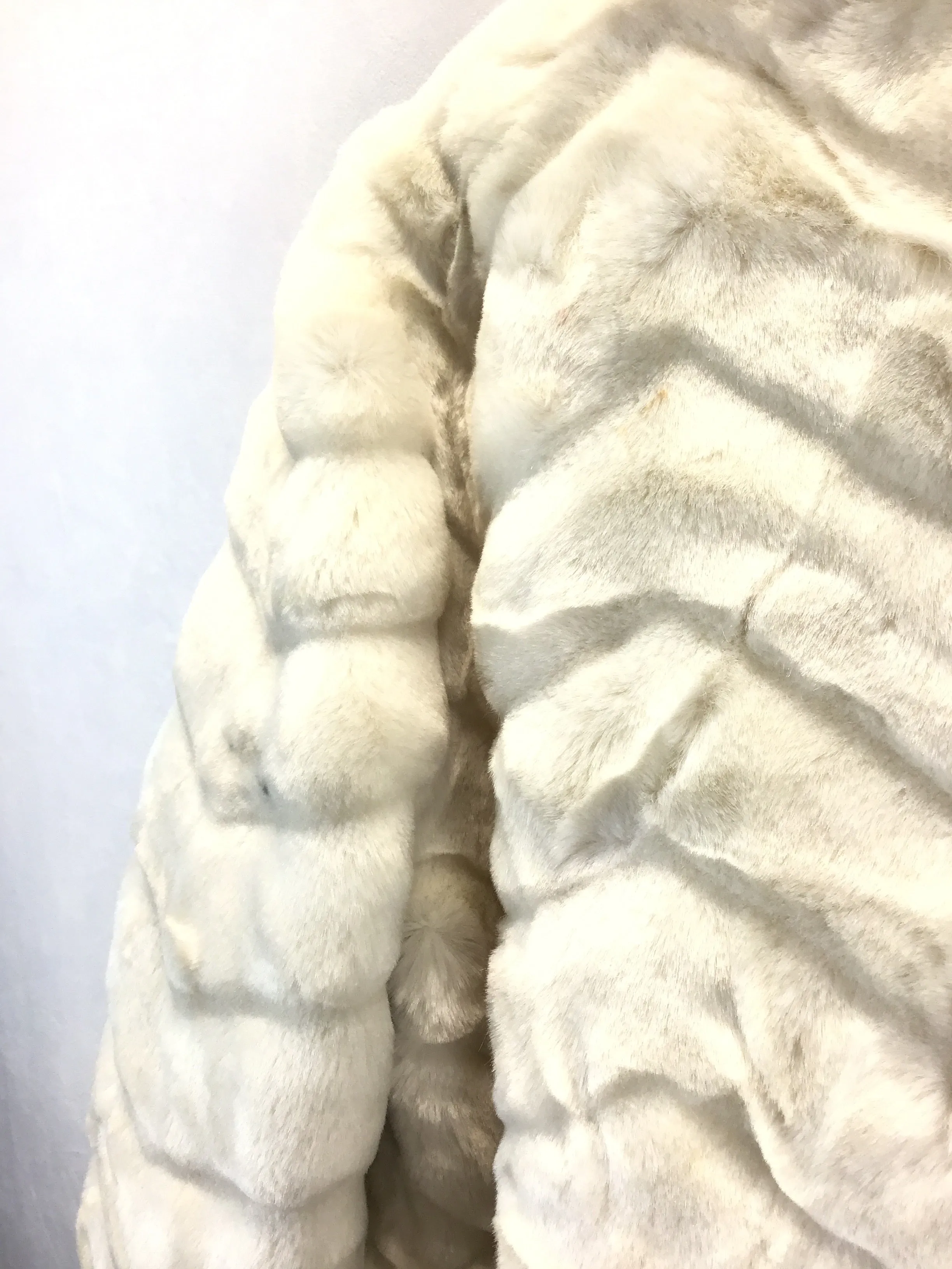 Coat Faux Fur & Sherpa By Forever 21 In Cream, Size: M