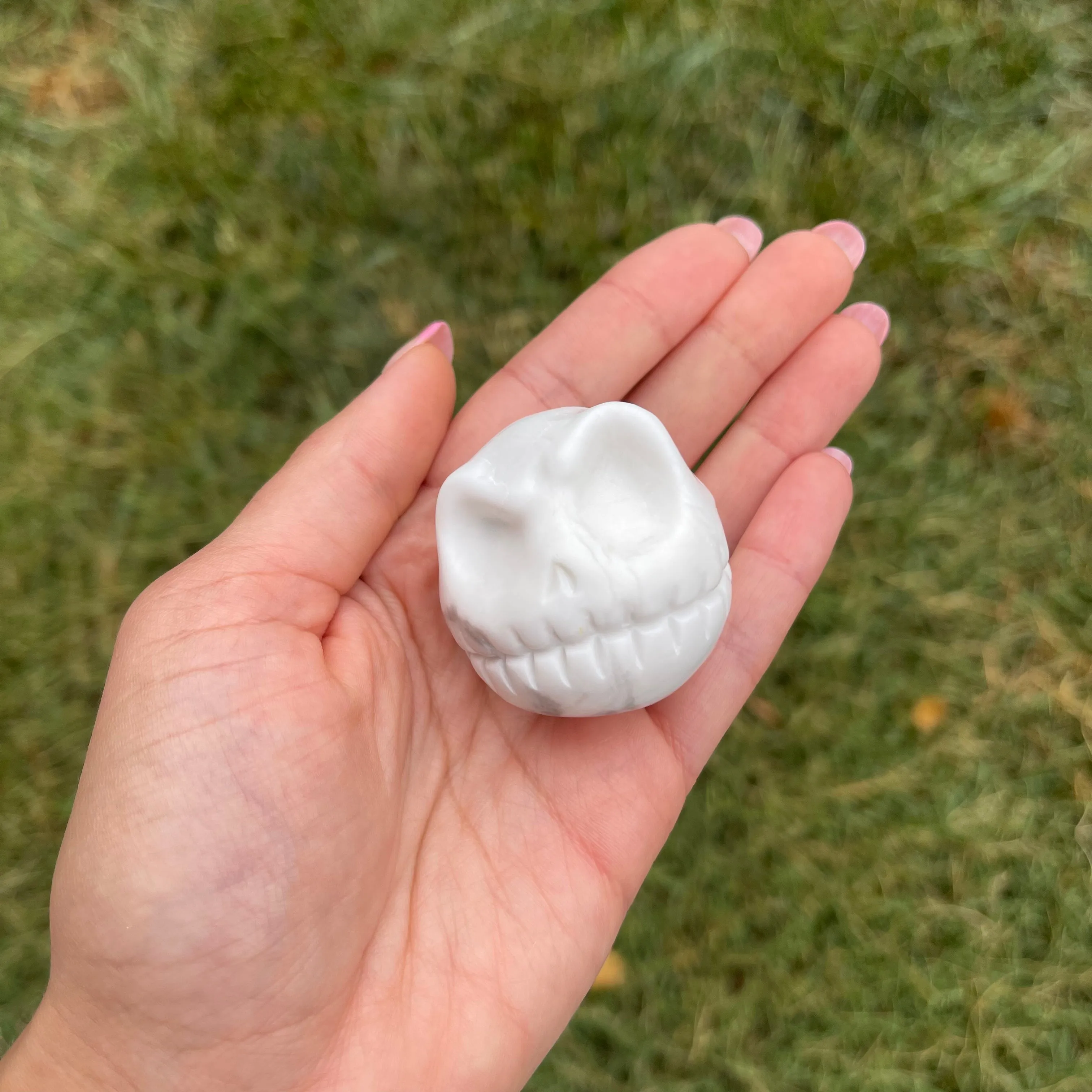 Howlite Jack Skull Head