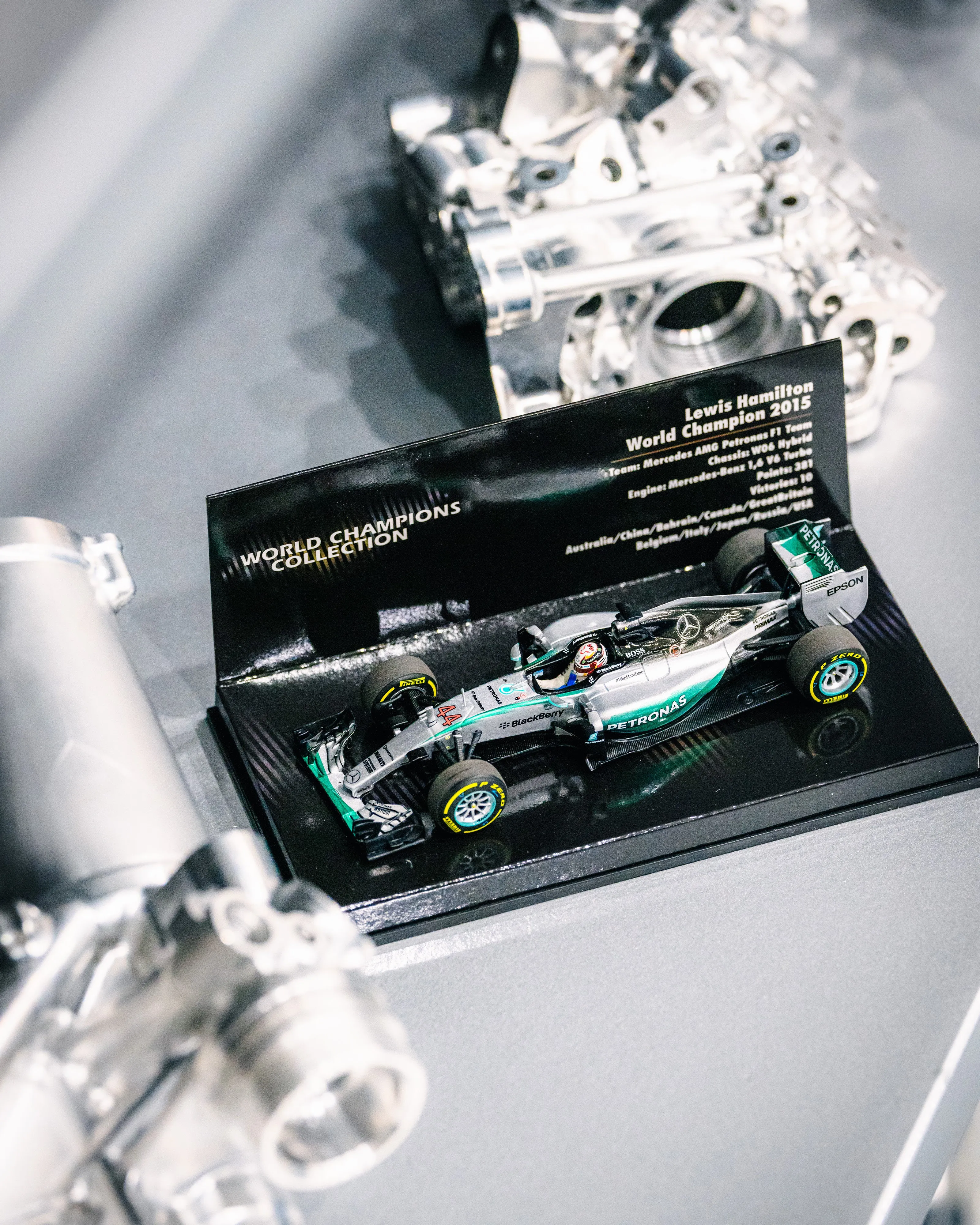 W06 - 2015 Formula One World Champion - #44 L. Hamilton 1:43