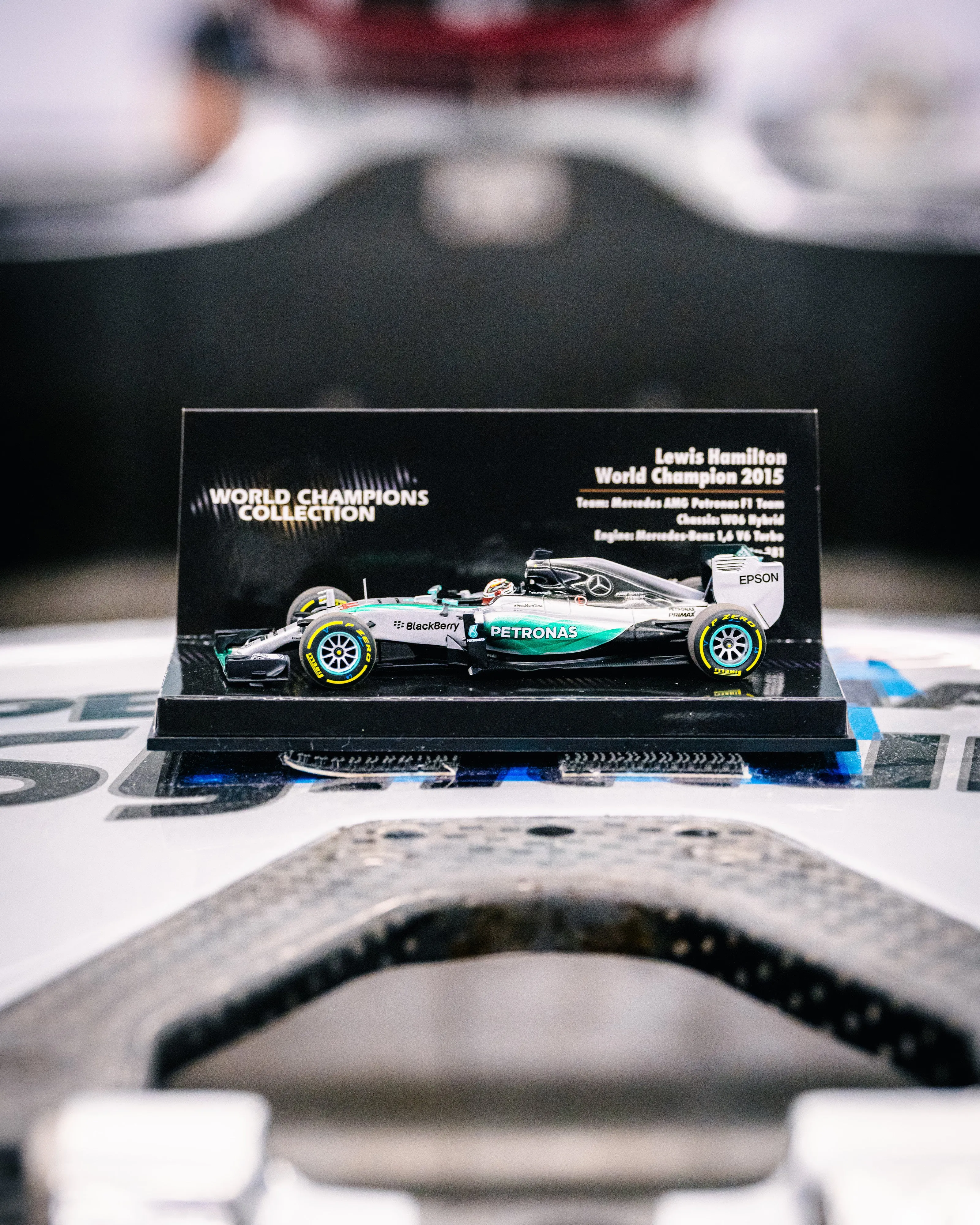 W06 - 2015 Formula One World Champion - #44 L. Hamilton 1:43