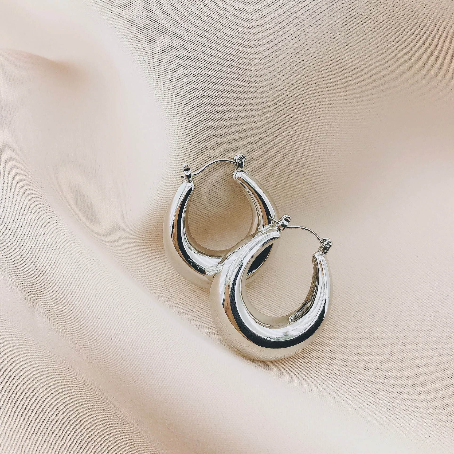 Women's Fashion Hollow Hoop Earring